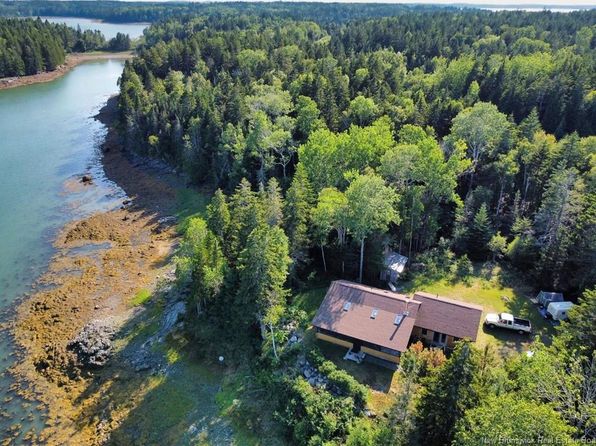 61 Circle Dr, Campobello Island, NB E5E 1J6
