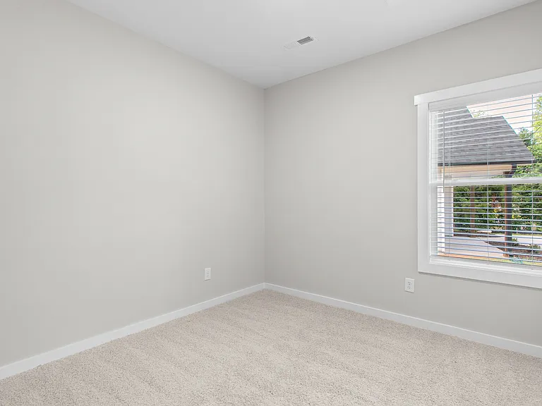 687 N Manning Ave — Photo 24