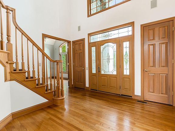 2nd image of 5750 Heritage Lakes Dr