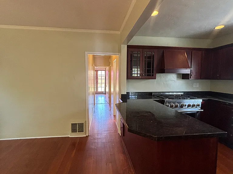 1008 W Micheltorena St #A — Photo 7
