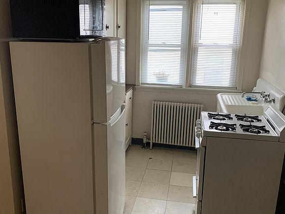 4th image of 1599 Saint Anthony Ave Unit 10