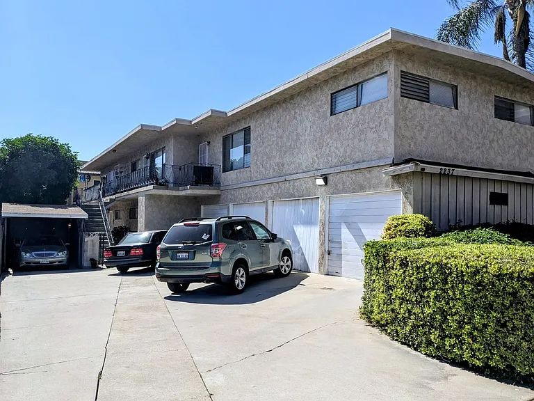 2237 Rose Ave — Photo 16