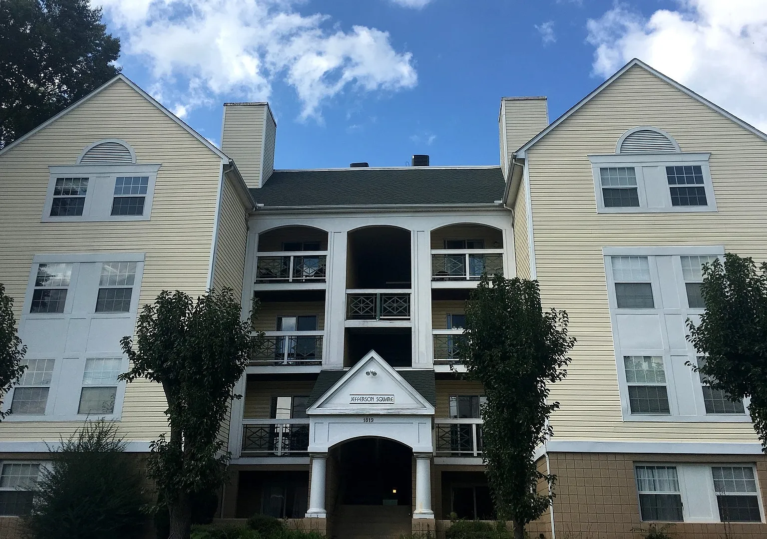 1819 Jefferson Park Avenue — Photo 2