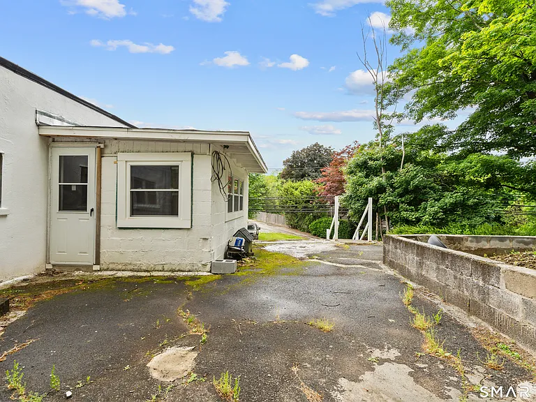 399 Hawthorne Ave — Photo 3