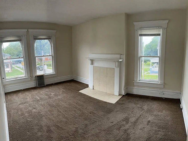 1638 Summit St — Photo 7
