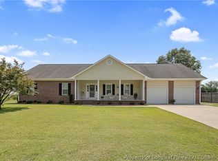 1916 Pineville Dr, Hope Mills, NC 28348