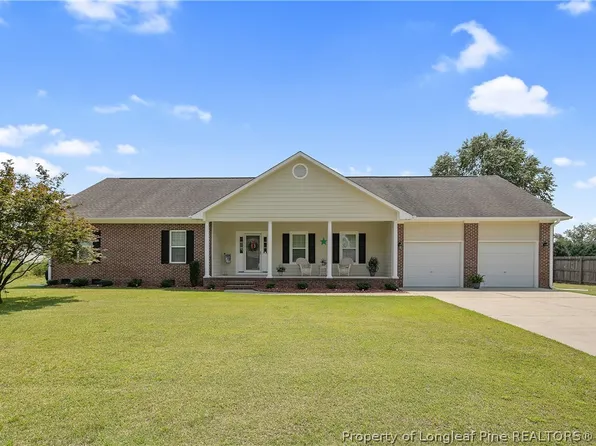 1916 Pineville Dr, Hope Mills, NC 28348