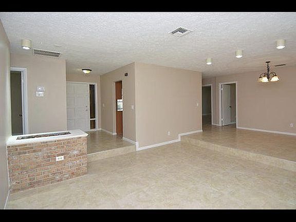 4th image of 1102 SE Oriental Ave