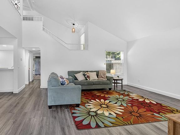 3rd image of 9286 Laguna Green Ct