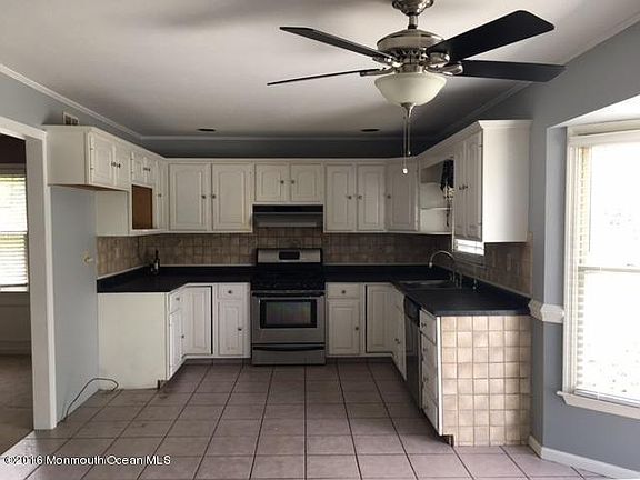 3rd image of 2 Coe Pl