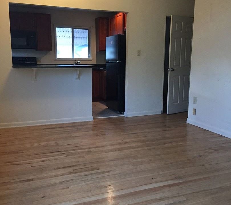 2nd image of 313 Locust Dr
