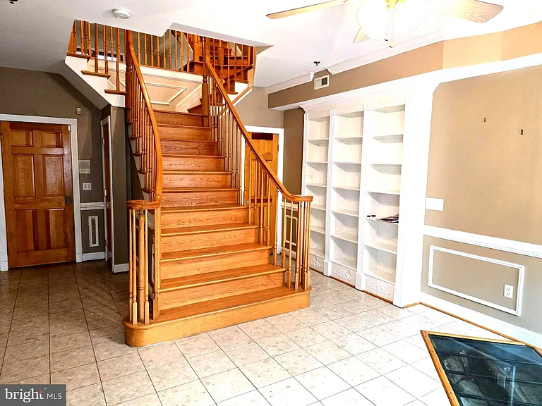704 S Bond St — Photo 5