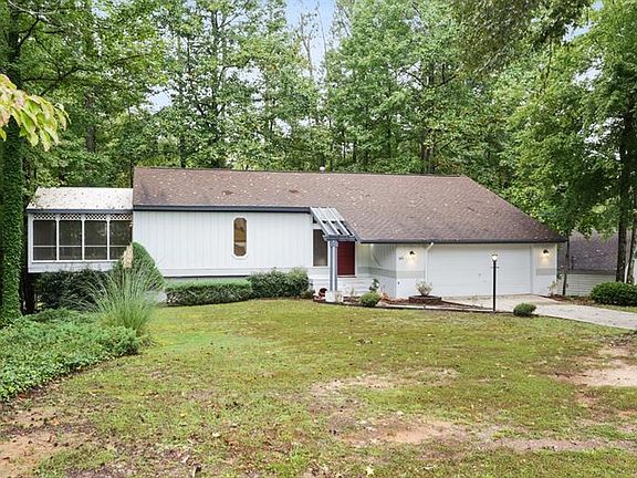 2nd image of 510 Summerhill Pl