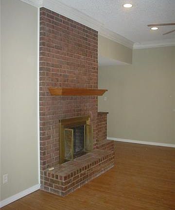 3rd image of 1109 Churchill Ln