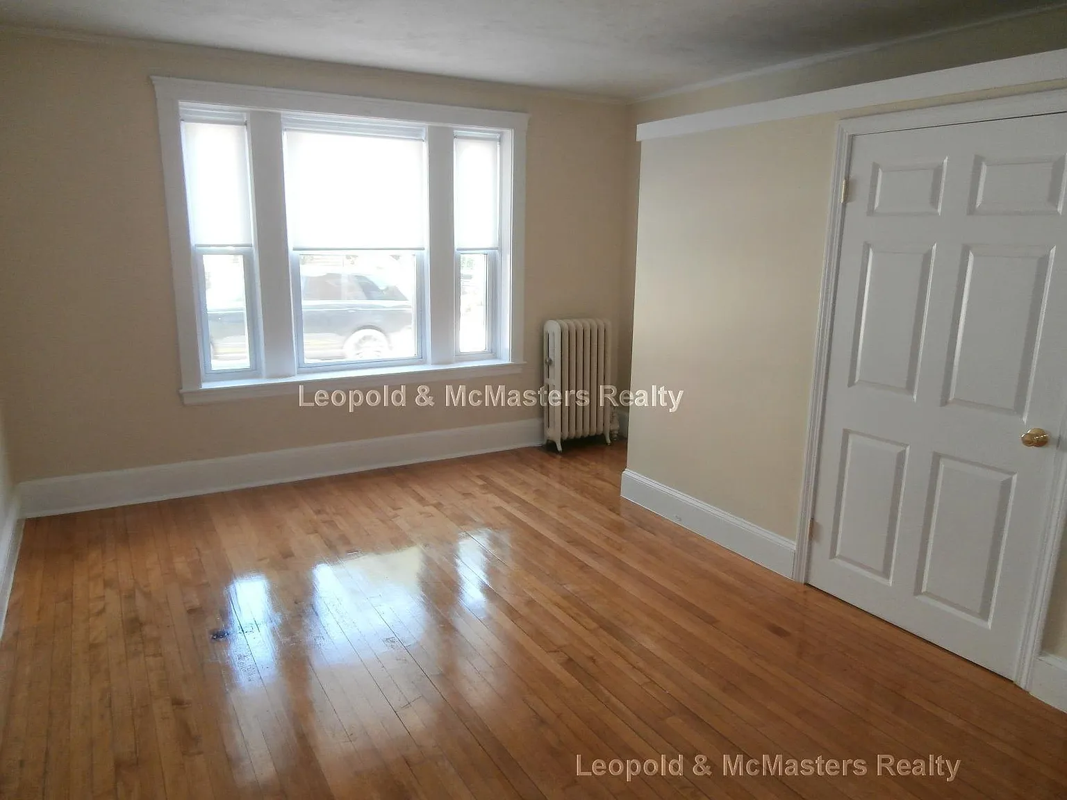 162 Davis Ave — Photo 1