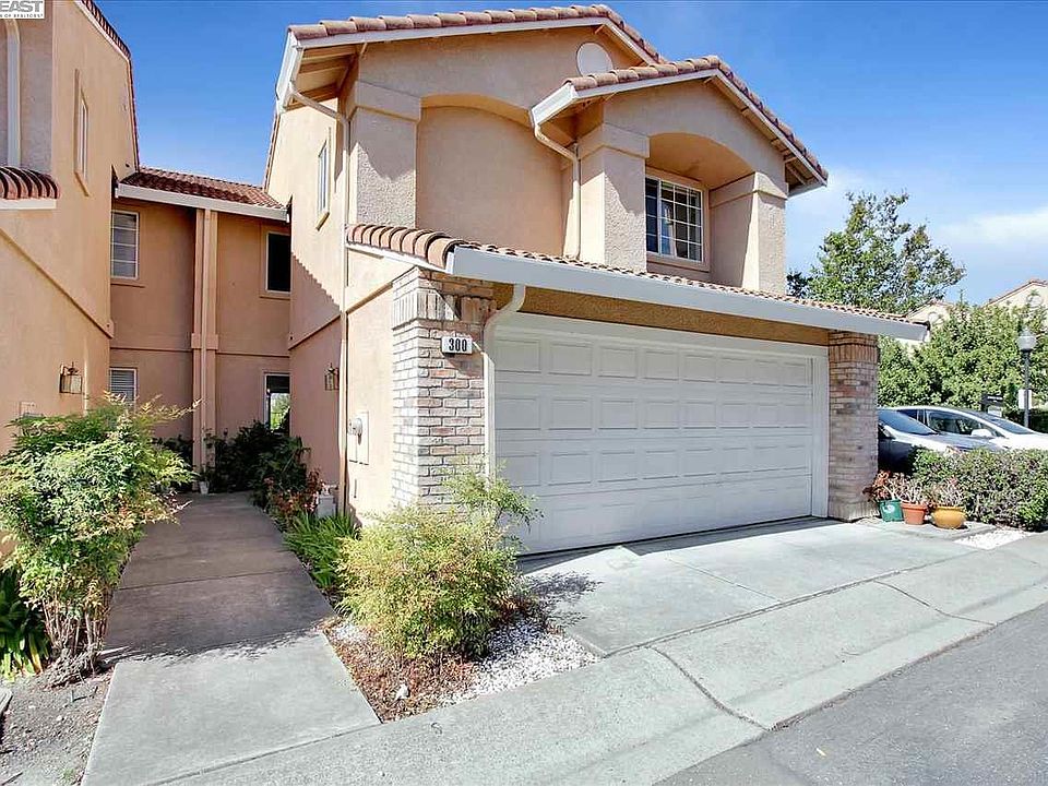 1st image of 300 Camino Arroyo