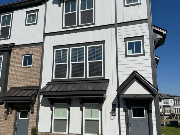 1842 Alexander Village Main Dr, Charlotte, NC 28262