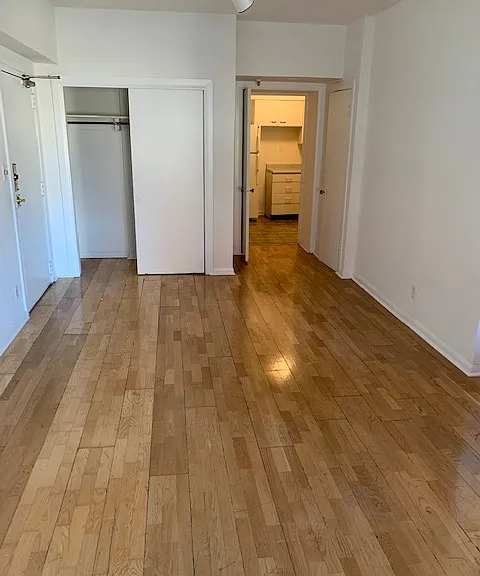 3205 N Clark St #1B — Photo 1