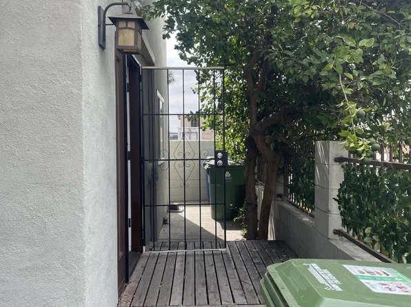 3166 San Marino St, Los Angeles, CA