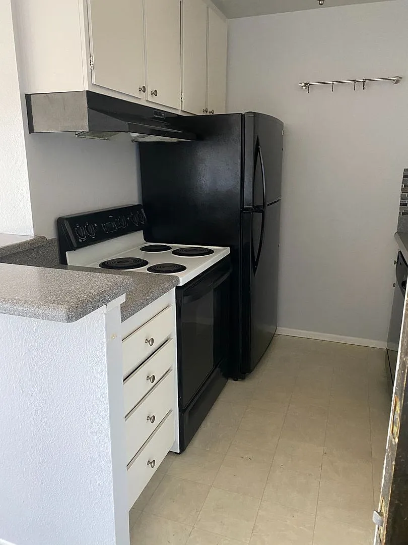 Building Photo - 6416 Friars Rd #306
