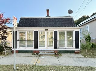 94 Blackhall St, New London, CT 06320