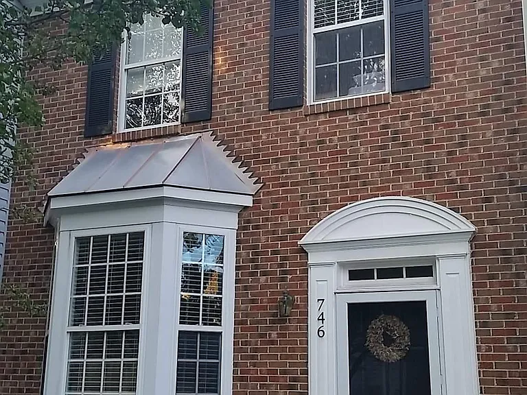 746 Howards Loop — Photo 1