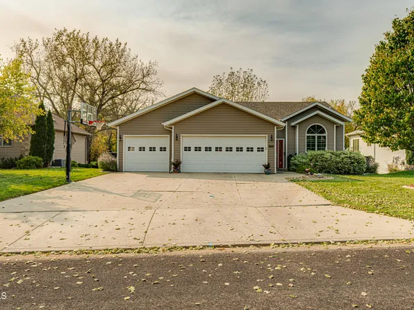 1705 River Dr NE, Mandan, ND 58554