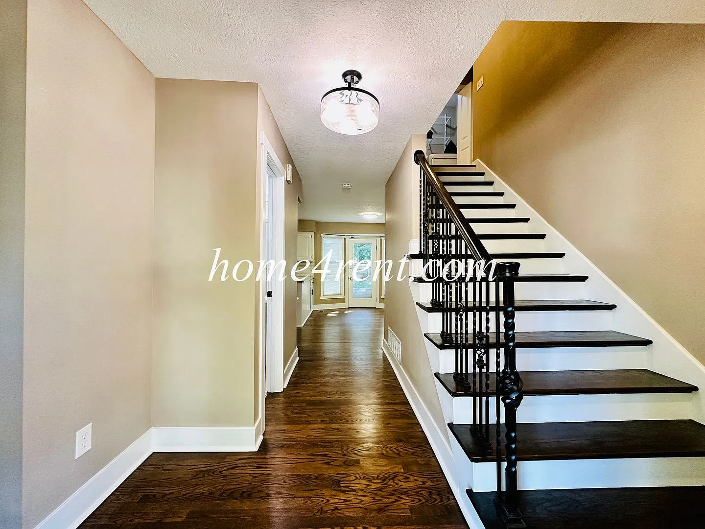 Fantastic Lenexa Home w/ Updated Kitchen, Wood Floors, Spacious Bedrooms, Finished Basement and a... — Photo 3