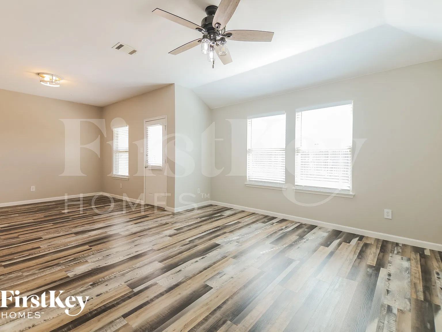 4 bed, 2.0 bath, 1834 sqft, $1,845 — Photo 4