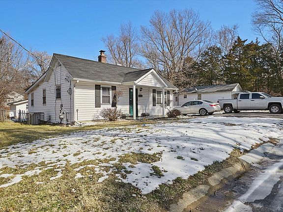 2nd image of 7349 Jenwood Ave