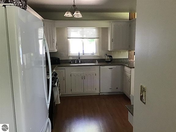 5th image of 1122 Fairway Dr