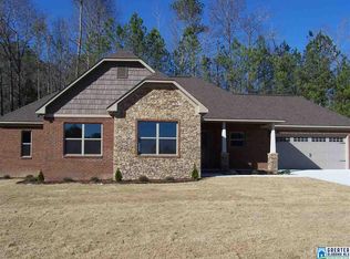 91 Greystone Garden Dr, Oneonta, AL 35121