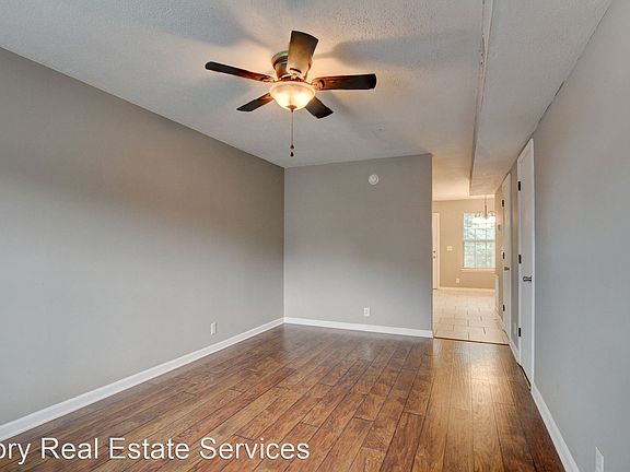 3rd image of 116 Hickory Trce #10396642