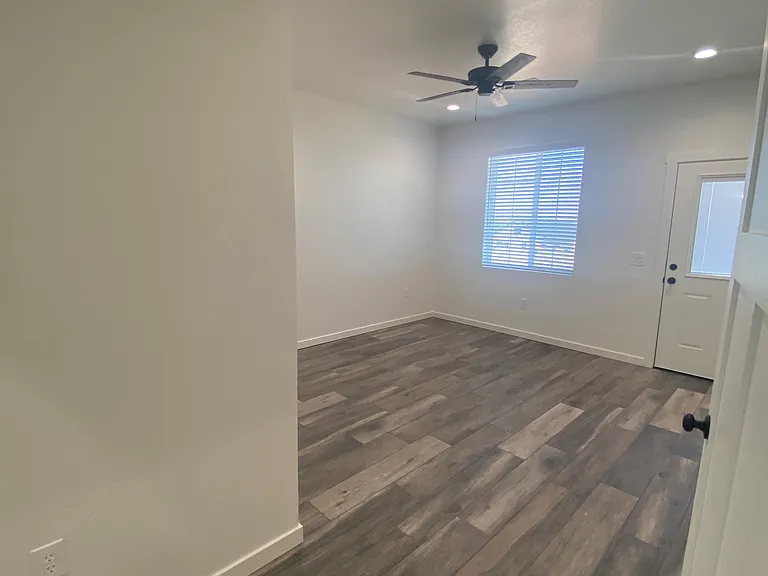 2094 W Sand Trap Ln #2 — Photo 8