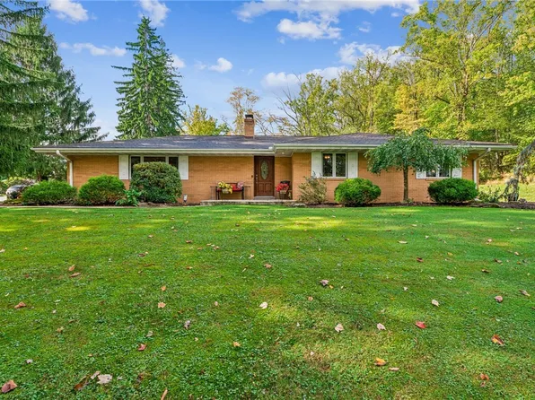 2410 Hillside Dr, Indiana, PA 15701