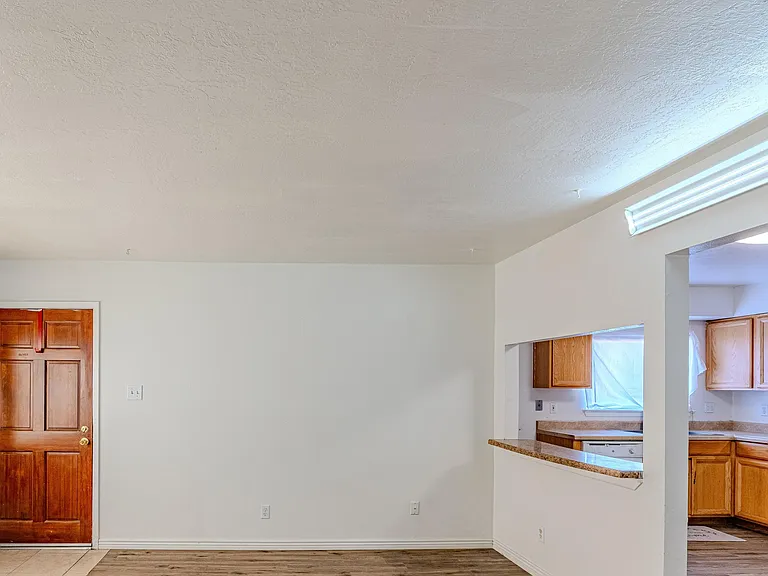 201 Burma Dr NE — Photo 7