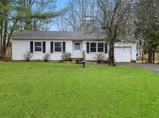 6 Amherst St, Red Hook, NY 12571