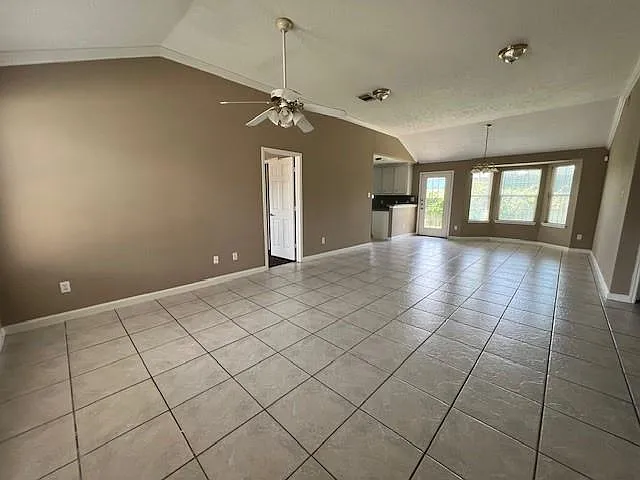 3 bed, 2.0 bath, 1400 sqft, $1,850 — Photo 3