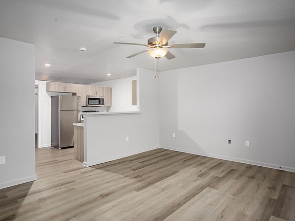 3rd image of 701 Teddy Ave