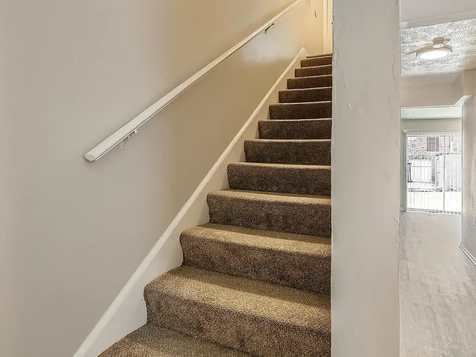 Lake Park Colonial Apartments — Photo 4