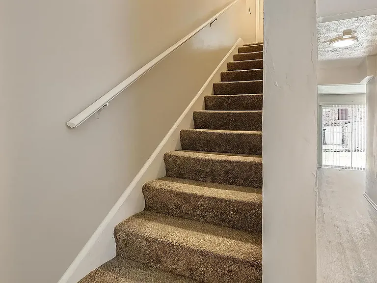 Lake Park Colonial Apartments — Photo 4
