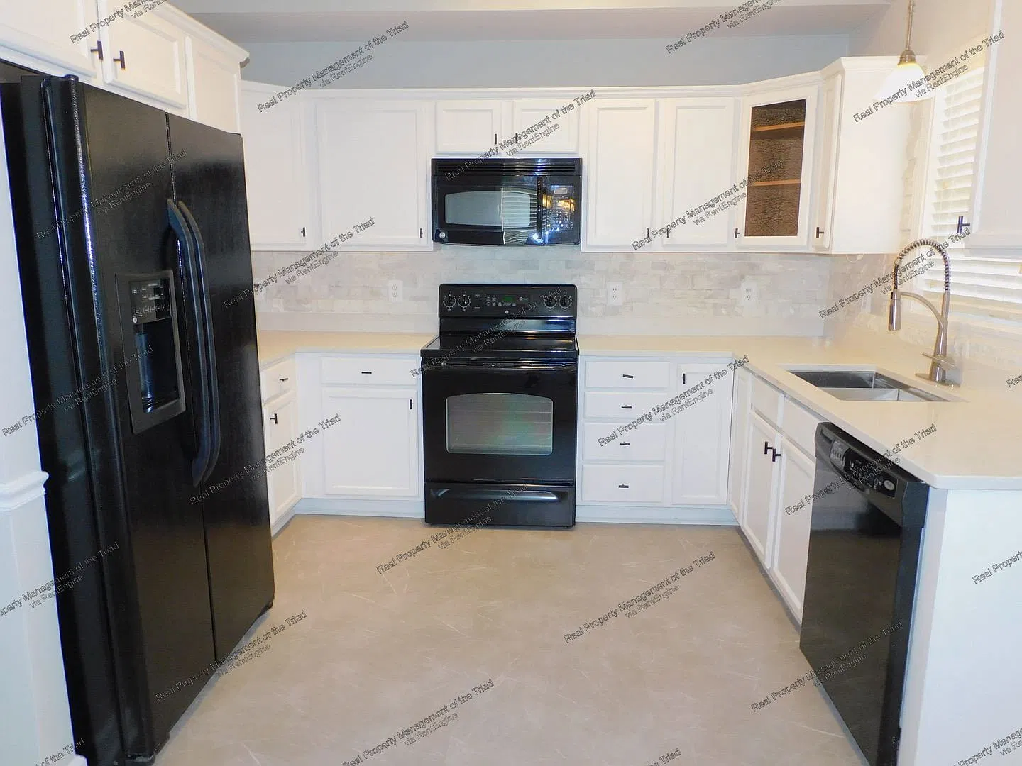 3 bed, 2.0 bath, 1205 sqft, $1,695 — Photo 2