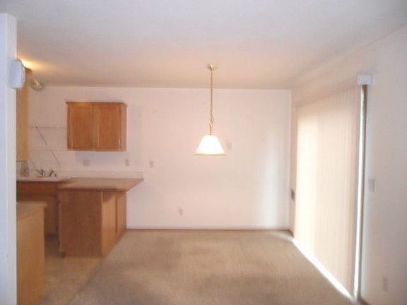 4th image of 10104 Wilkeson St S