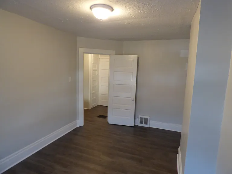 1134 Race St — Photo 16