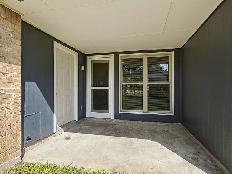 5005 Frontier Ln — Photo 2