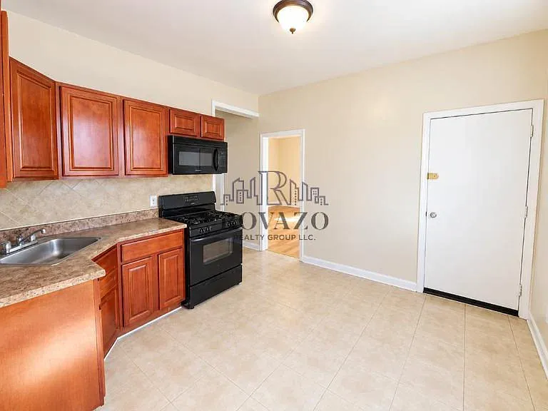 2 bed, 650 sqft, $1,795 — Photo 1