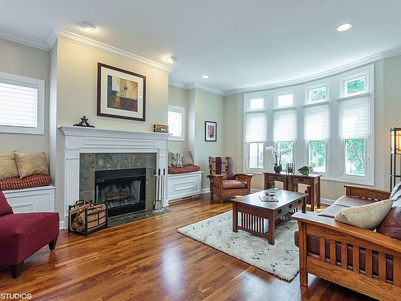 4th image of 2432 W Bradley Pl