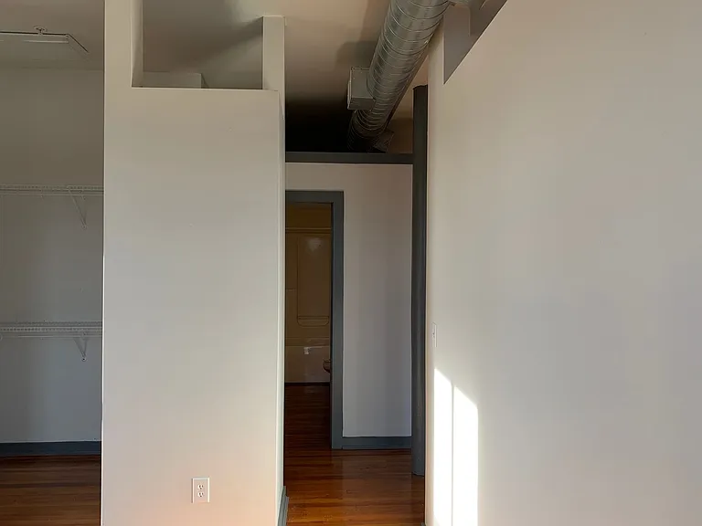 913 Monmouth St #3C — Photo 8