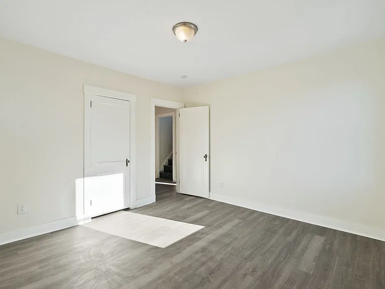 111 Kaplan Avenue — Photo 9