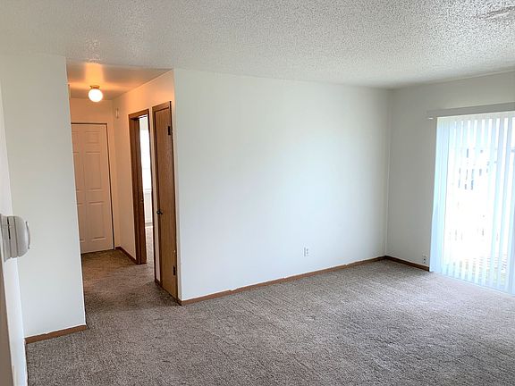 4th image of 320 Oxford Ct APT 8